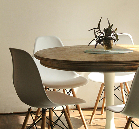 Dining Room Trend: Rounded Tables & Soft Neutrals