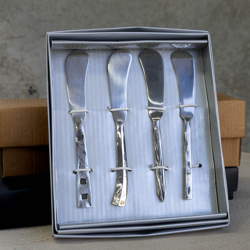 Set of 4 Assorted Stainless Steel Pate Knives  - Silver - WR08 - Available In-Store Only - Warehouse Furniture Clearance