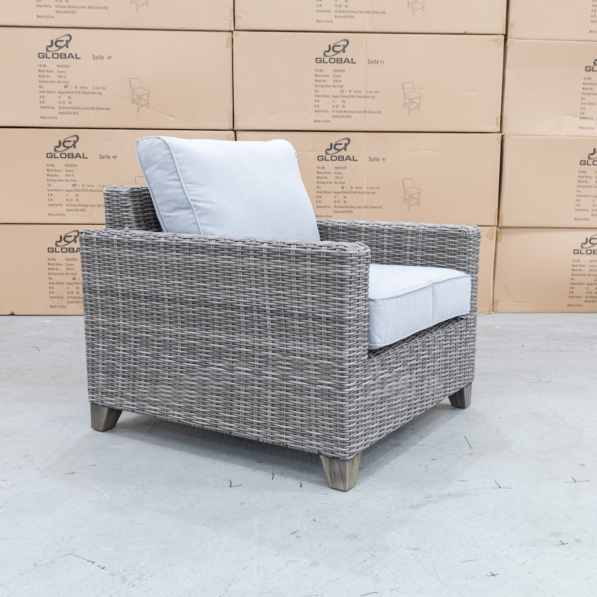 Outdoor wicker arm online chair